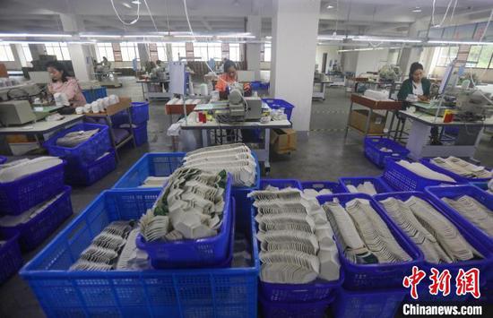 貴州特色產(chǎn)品生產(chǎn)忙 廣告設(shè)計的新機遇