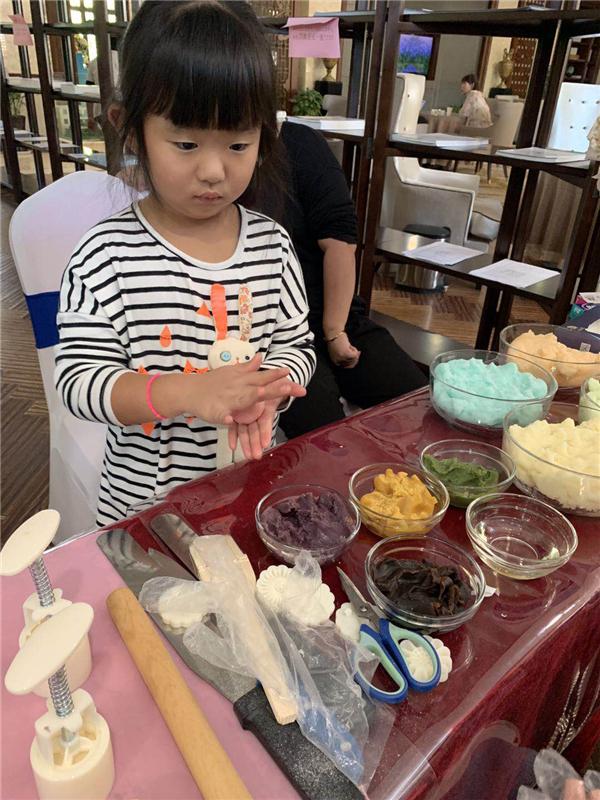 情系中秋，樂(lè)享團(tuán)圓——君河灣社區(qū)冰皮月餅制作活動(dòng)圓滿落幕